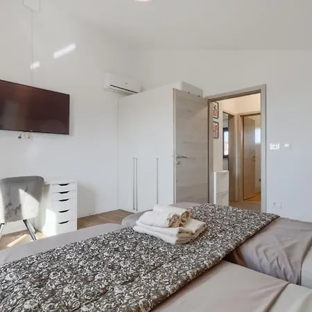 Villa Privepolai By Guide *