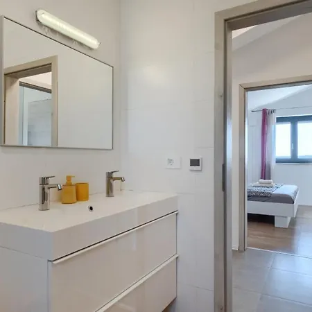 Privepolai By Guide *